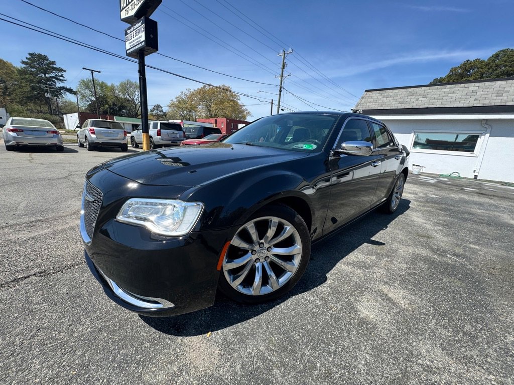 Used 2019 Chrysler 300 Limited image 1