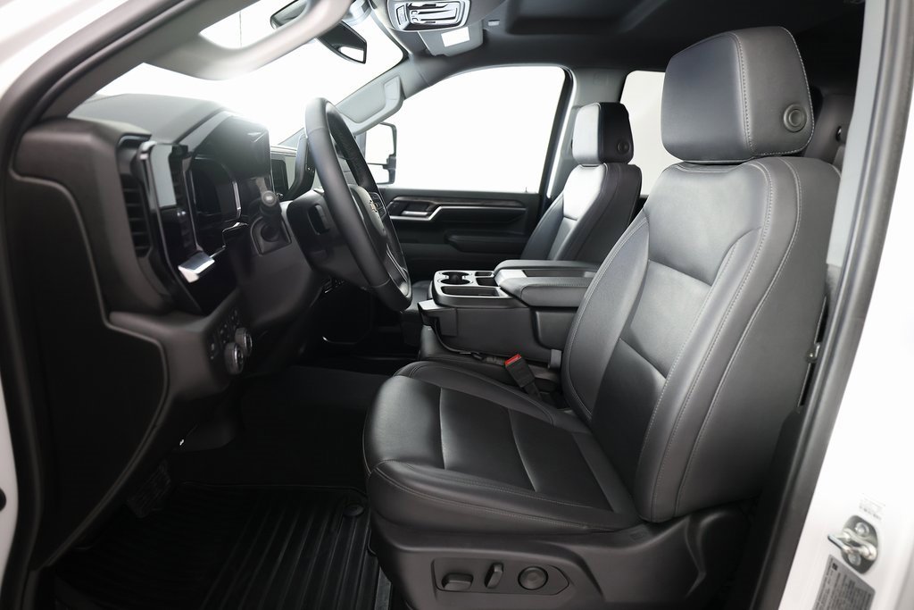 Used 2025 Chevrolet Silverado 3500 LTZ image 15