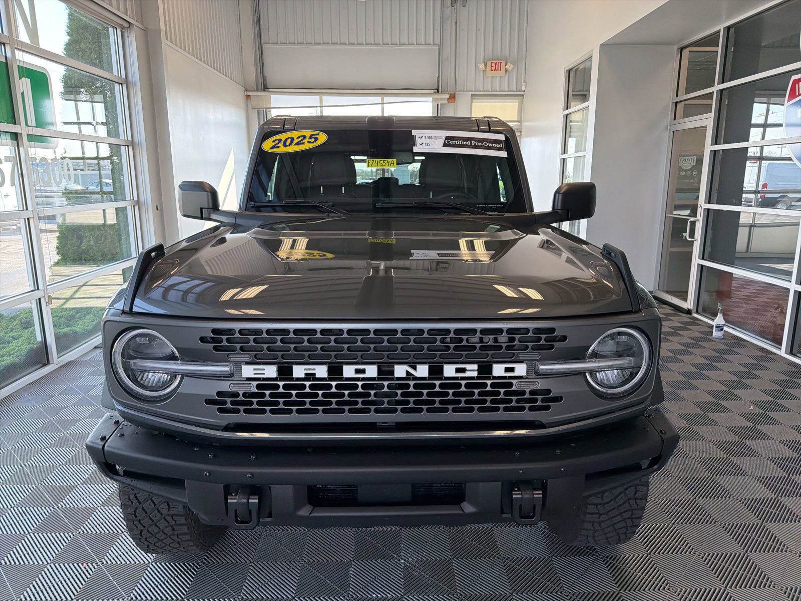 Used 2025 Ford Bronco Badlands image 2