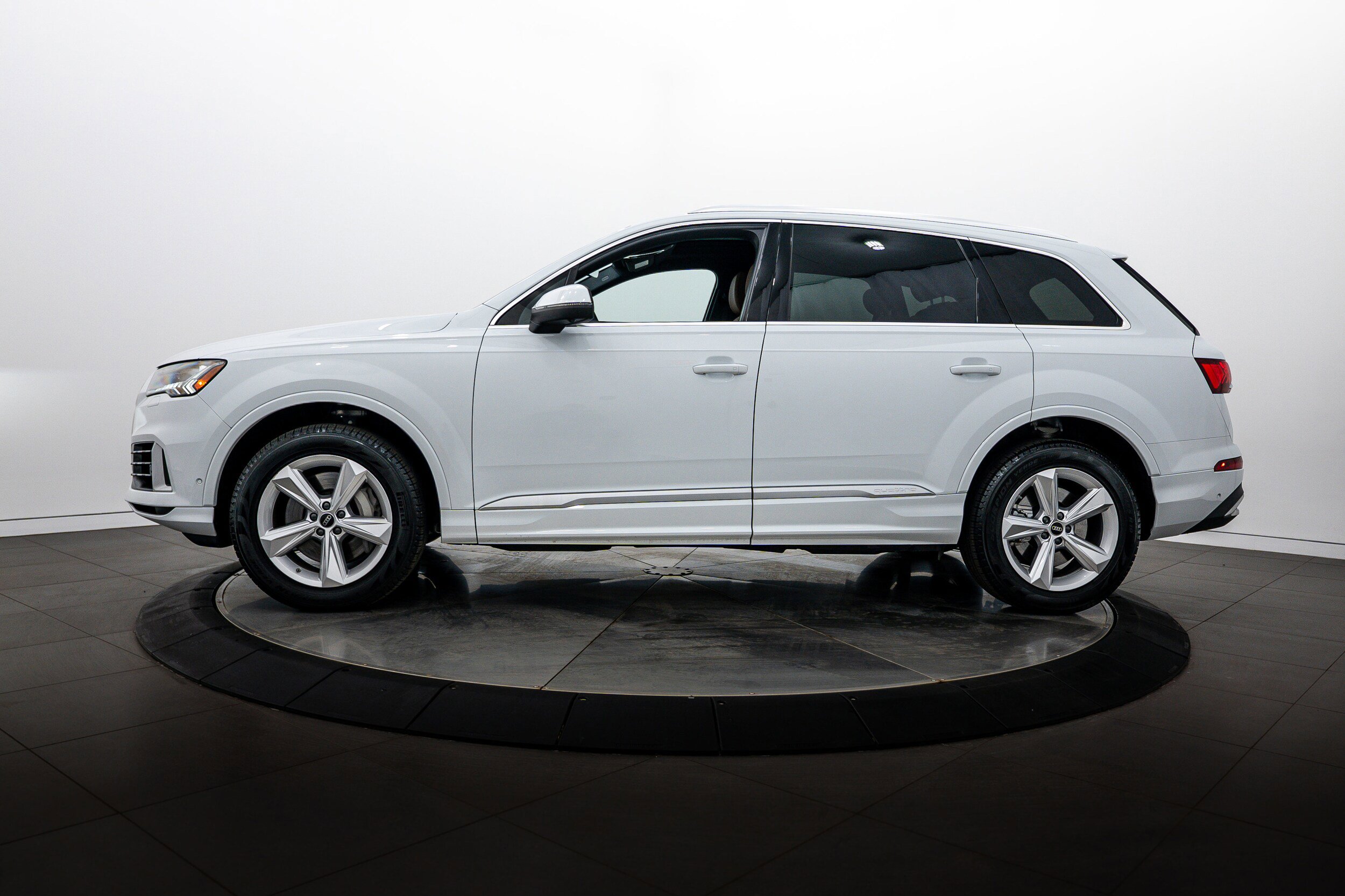 Certified 2023 Audi Q7 3.0T Premium w/ Convenience Package AWD/4WD image 7
