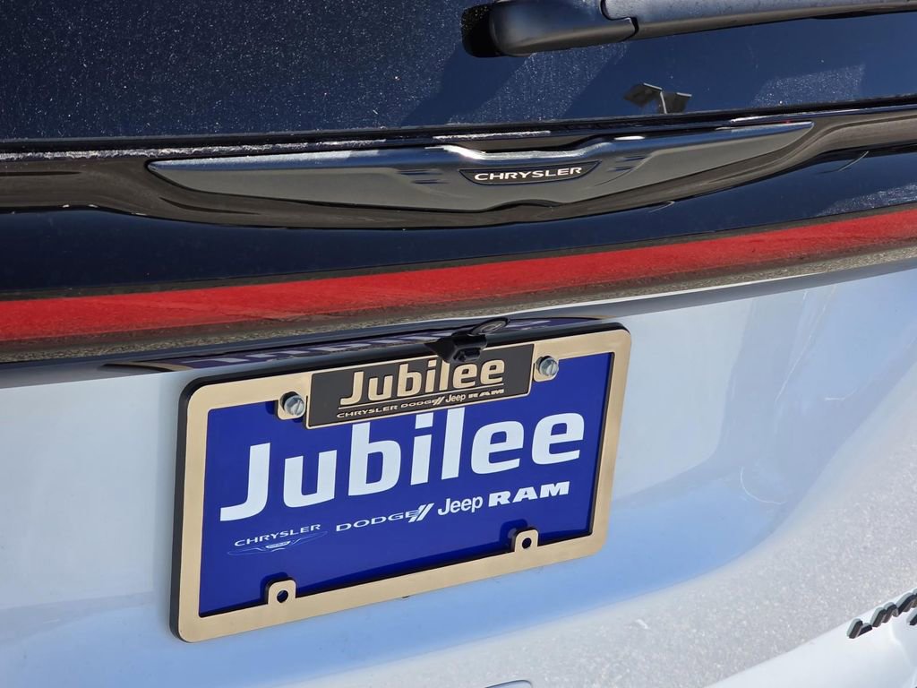 New 2026 Chrysler Pacifica Limited w/ Uconnect Theater Family Group image 40