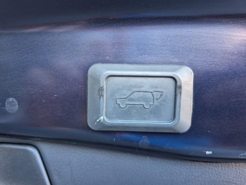 Used 2021 Toyota RAV4 XLE image 11