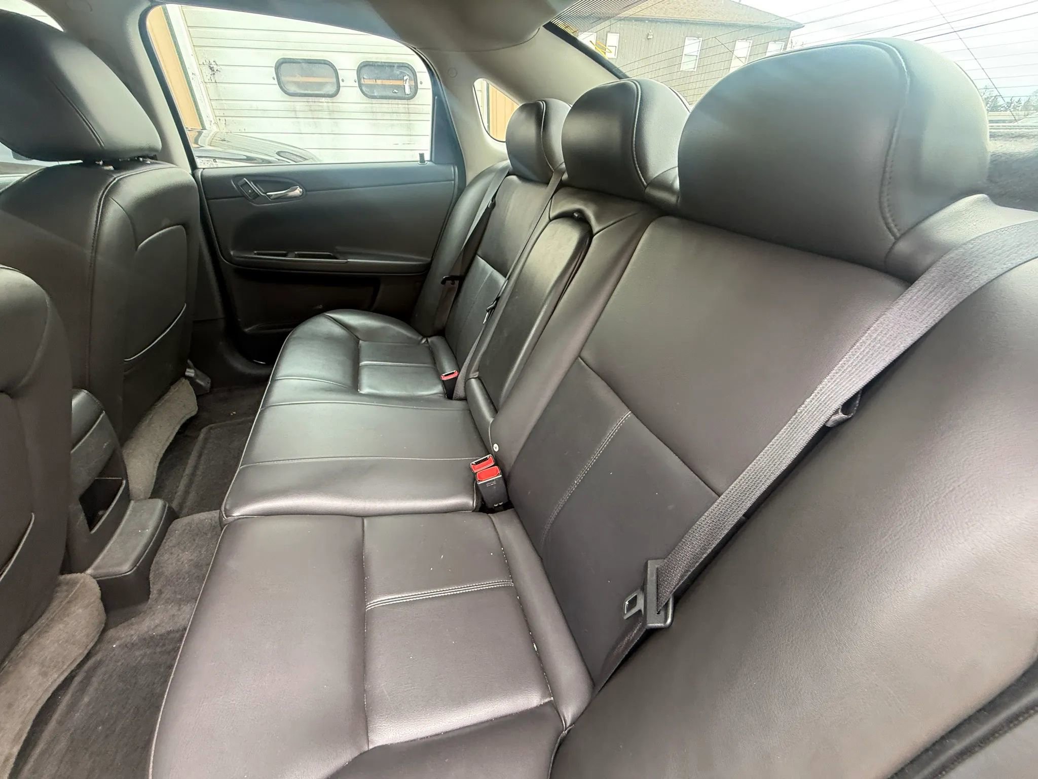 Used 2010 Chevrolet Impala LTZ FWD image 14