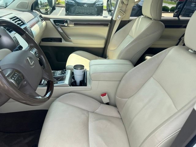 Used 2017 Lexus GX 460 Premium w/ Premium Package AWD/4WD image 9
