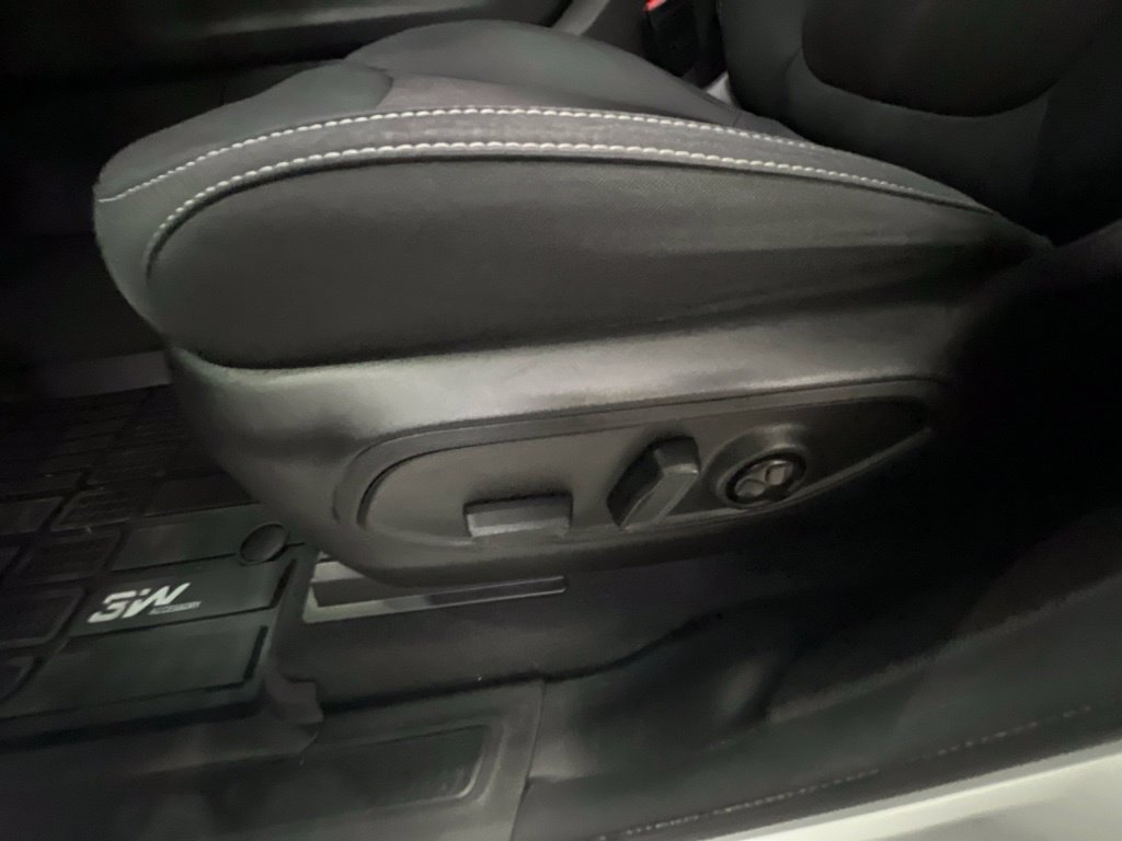 Used 2023 Jeep Grand Cherokee L Laredo RWD image 31