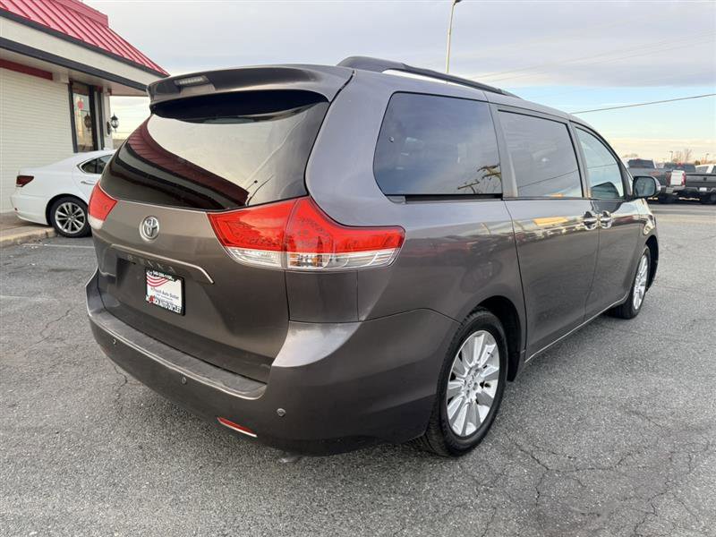 Used 2013 Toyota Sienna Limited w/ Premium Pkg image 5