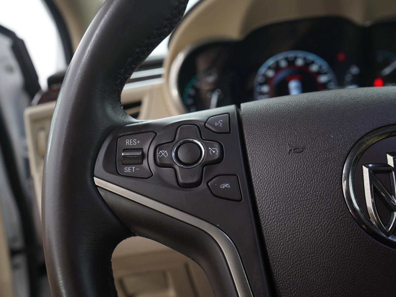 Used 2014 Buick LaCrosse Leather FWD image 24
