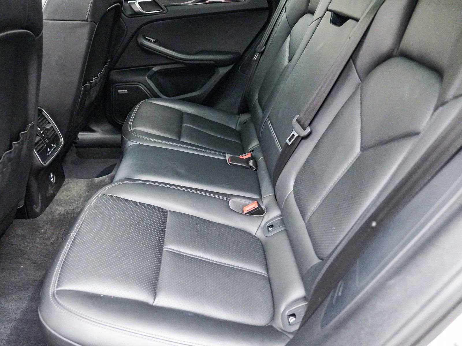 Certified 2022 Porsche Macan S image 24