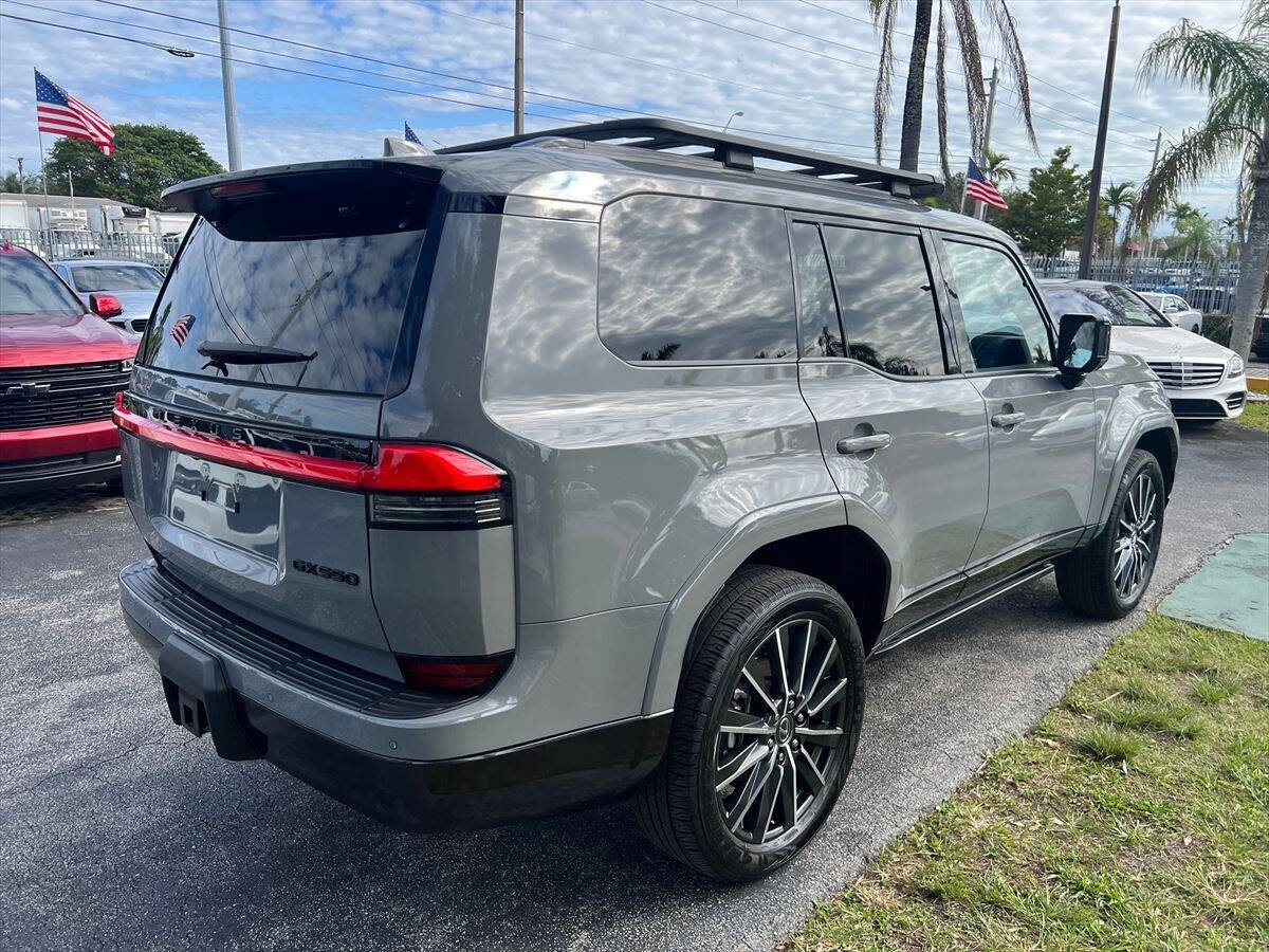 Used 2025 Lexus GX 550 Luxury+ AWD 4dr SUV image 5