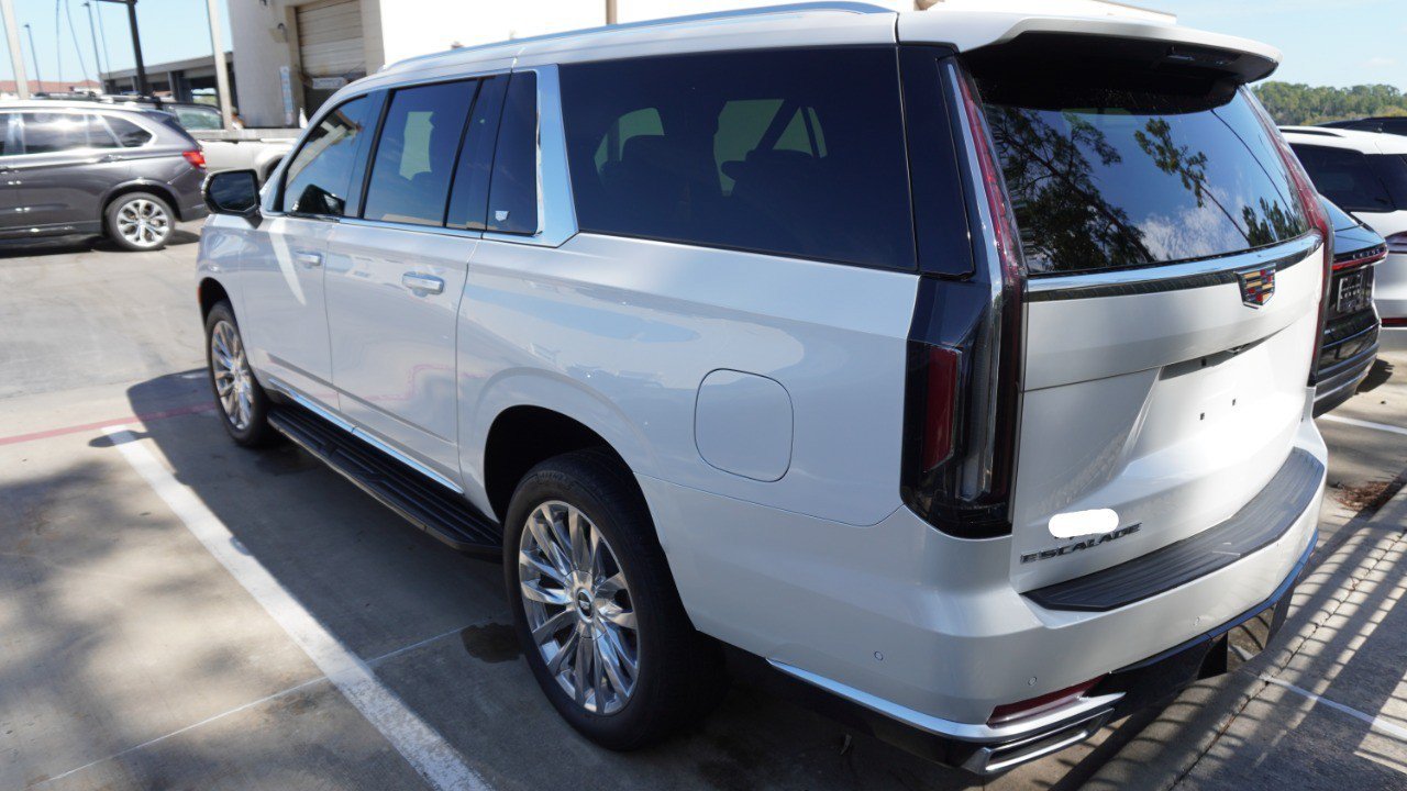 Used 2024 Cadillac Escalade ESV Premium Luxury AWD/4WD image 8