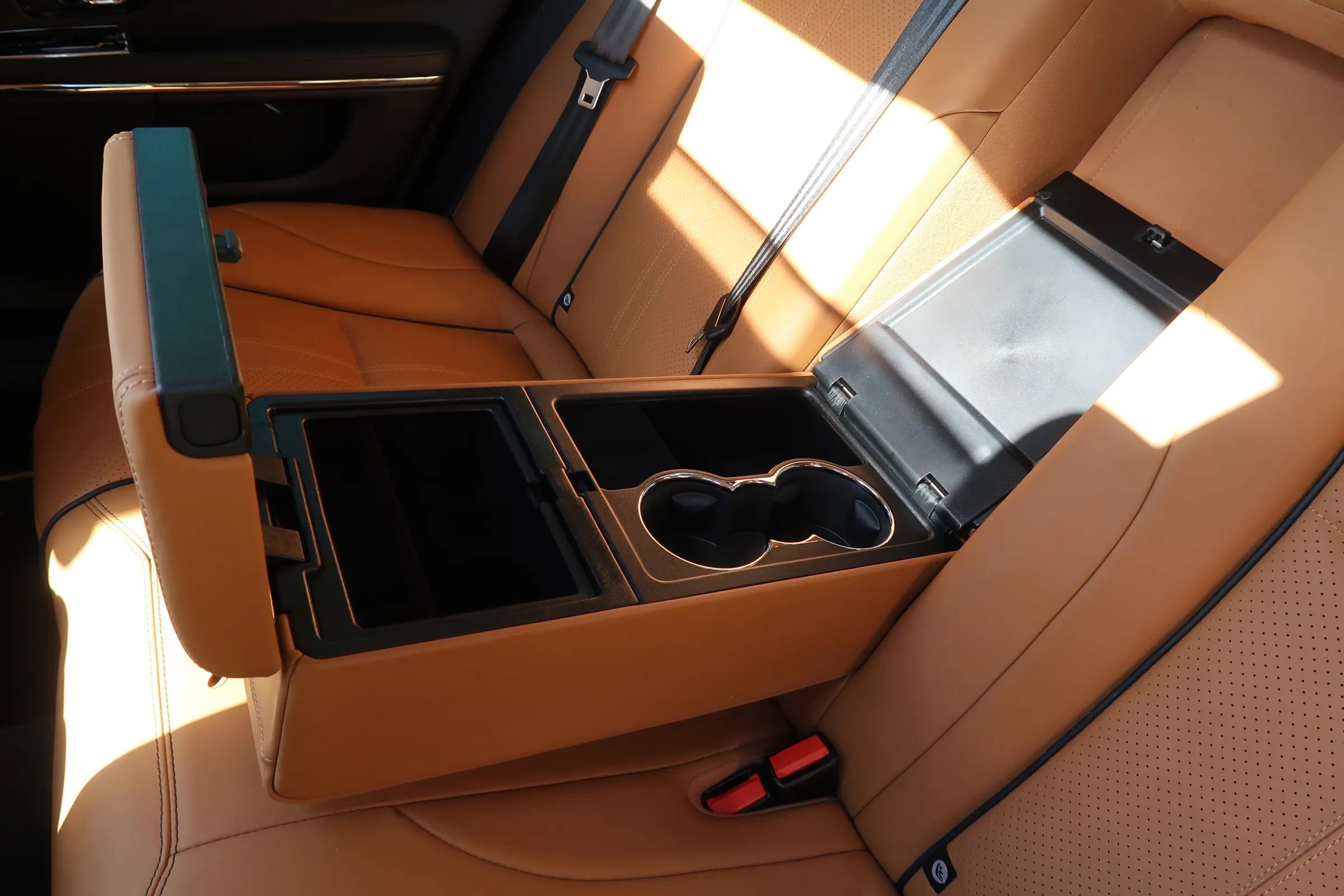 Used 2019 Jaguar XJ R-Sport image 48