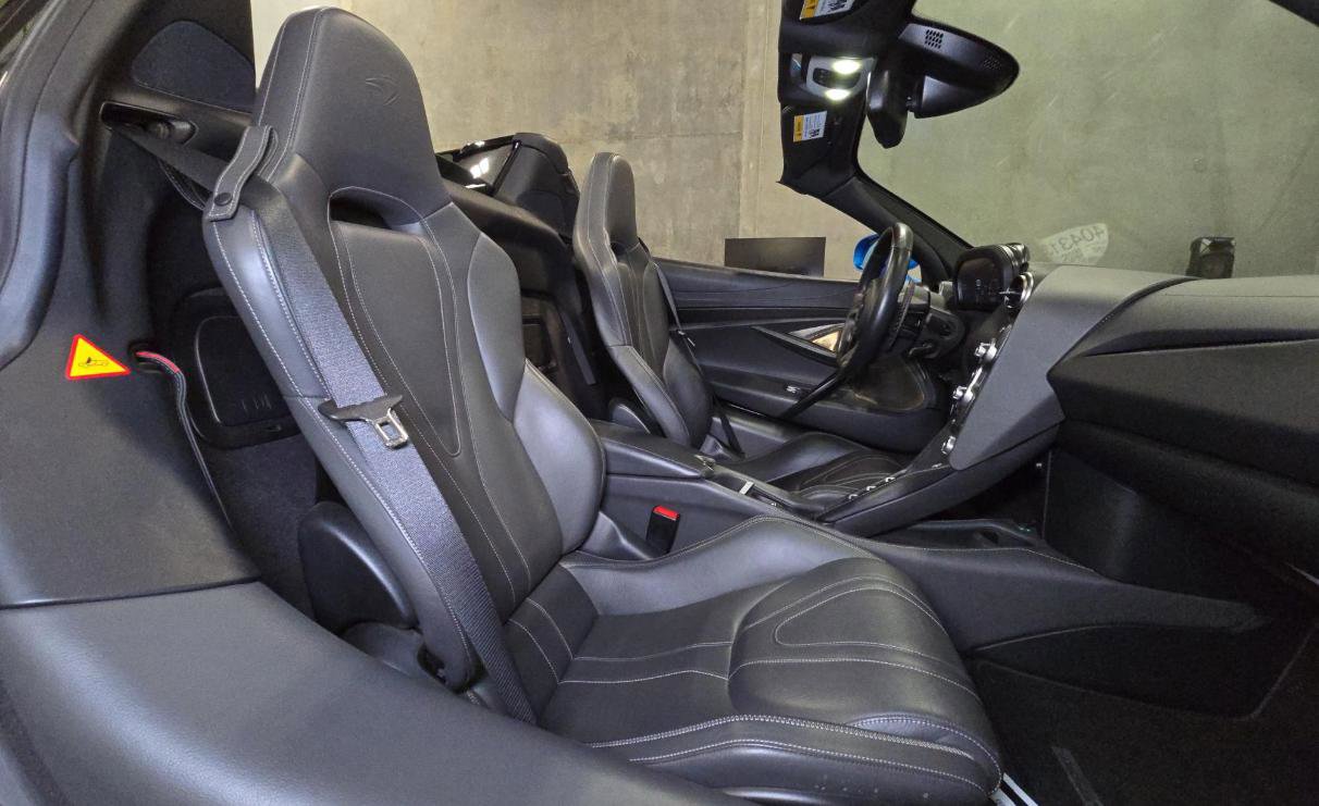 Used 2020 McLaren 720S Luxury RWD image 2