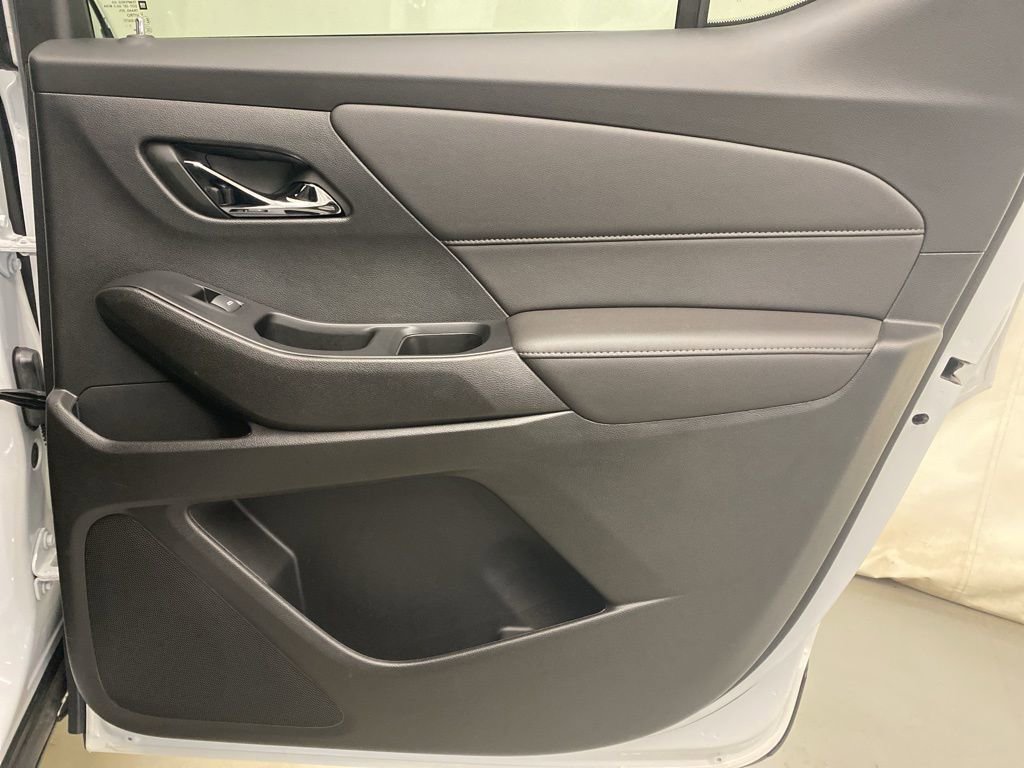 Used 2023 Chevrolet Traverse LT image 13