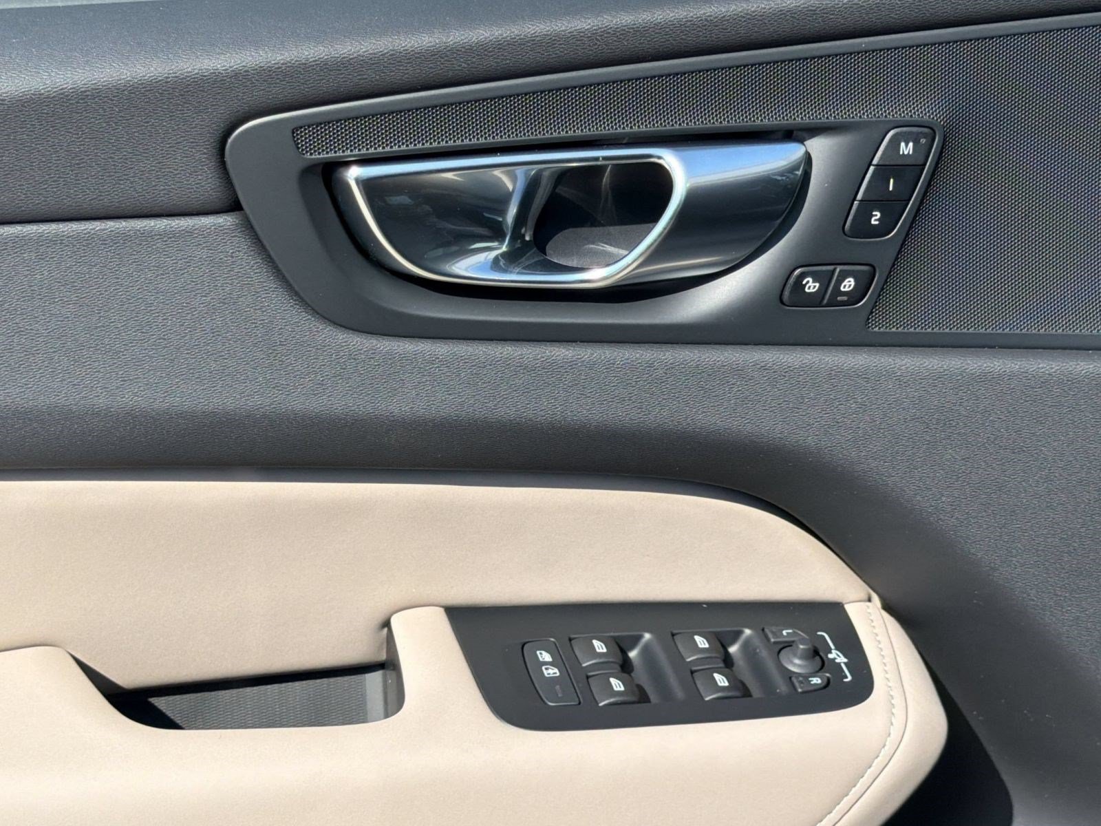 New 2026 Volvo XC60 T8 Plus w/ Climate Package AWD/4WD image 12