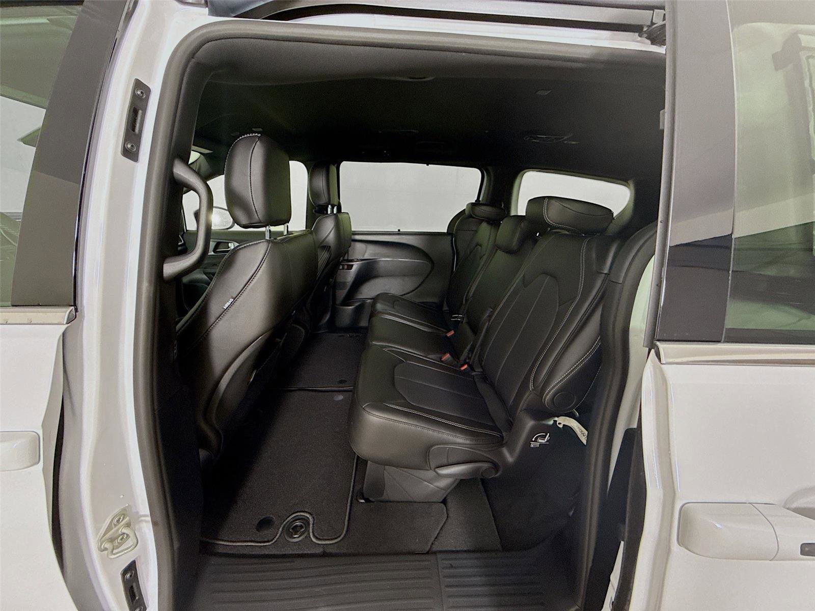 New 2026 Chrysler Pacifica Select image 23