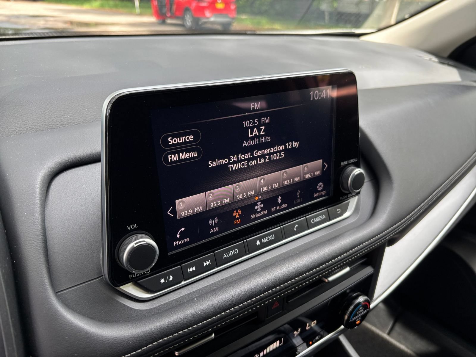 Used 2025 Nissan Rogue SV FWD image 19