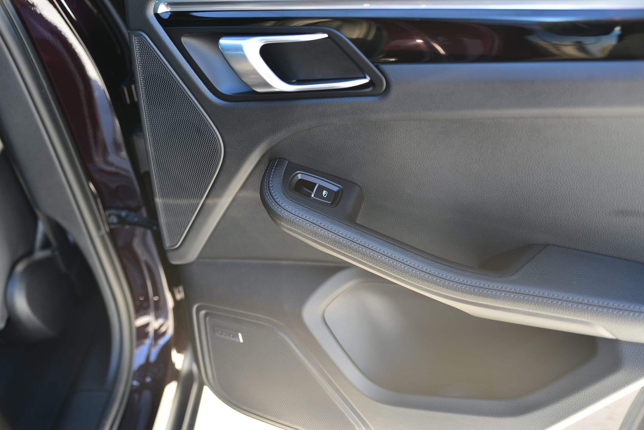 Certified 2025 Porsche Macan image 21