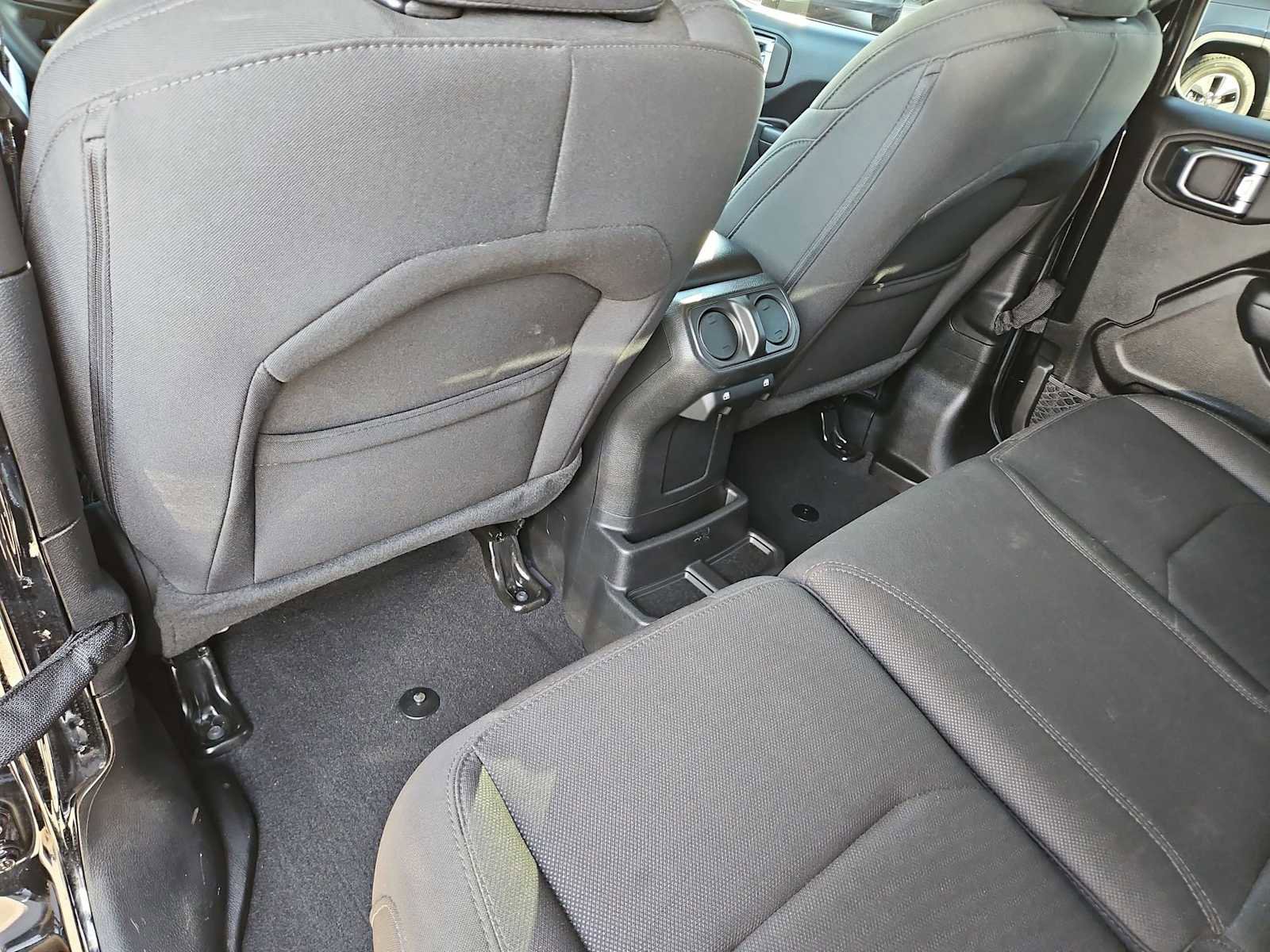 Used 2023 Jeep Wrangler Unlimited image 17