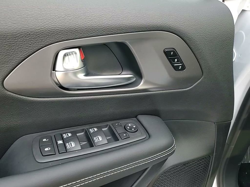 New 2026 Chrysler Pacifica Select FWD image 22