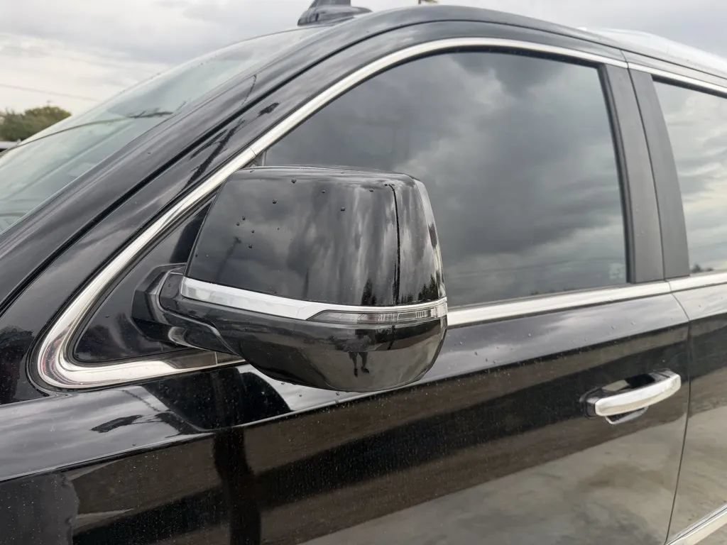 Used 2018 Cadillac Escalade Luxury RWD image 9