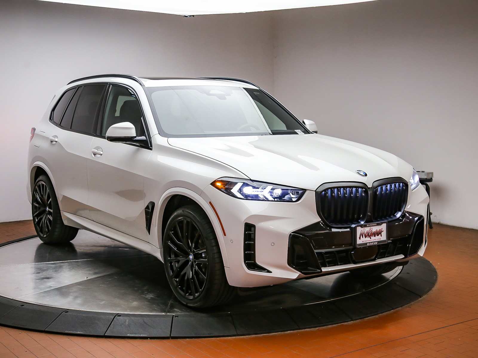 Used 2026 BMW X5 sDrive40i w/ M Sport Package RWD image 3