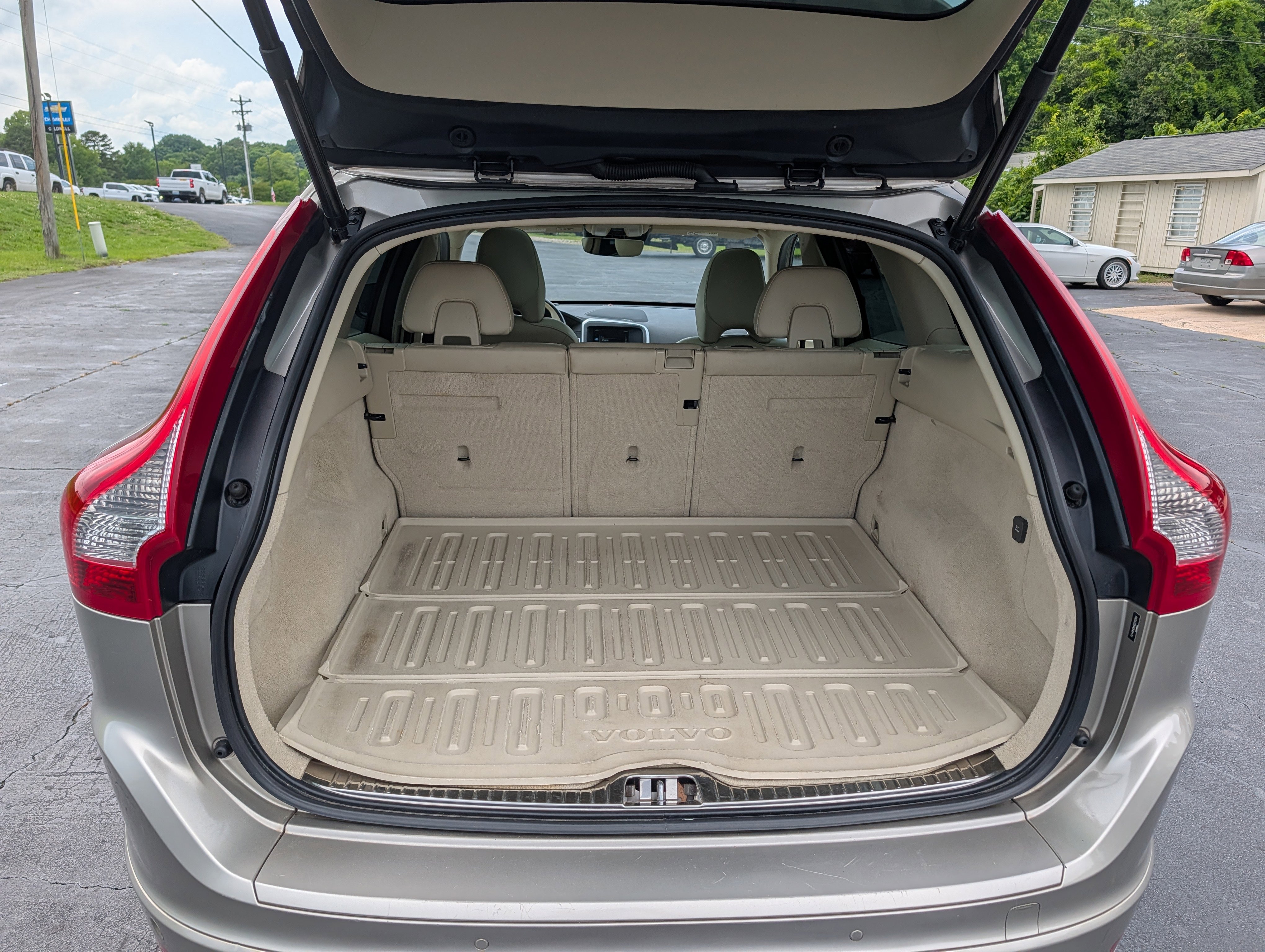 Used 2016 Volvo XC60 T5 Platinum w/ Climate Package FWD image 13