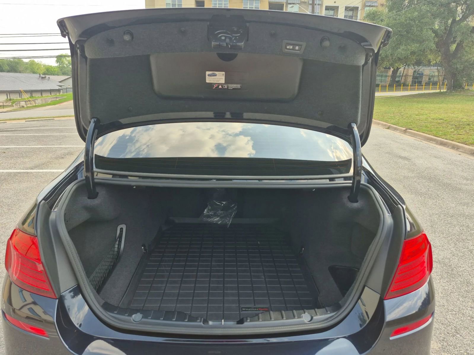 Used 2015 BMW 550i Sedan image 16