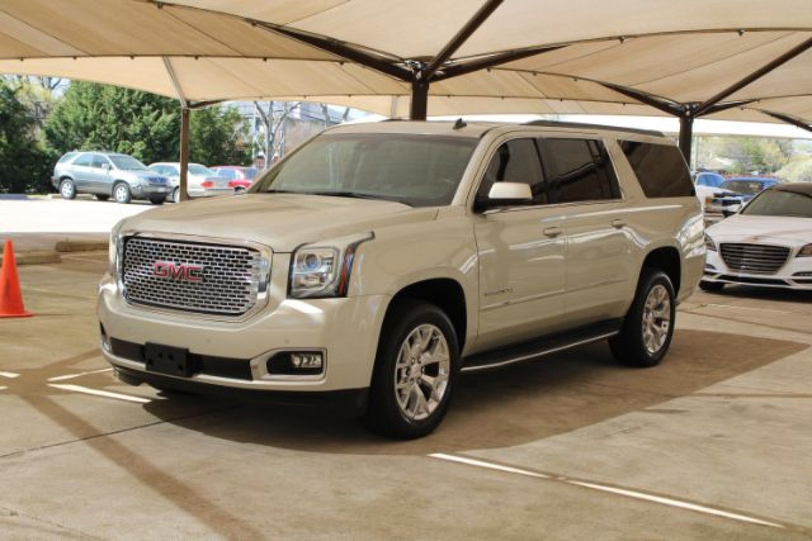 Used 2015 GMC Yukon XL SLT w/ Open Road Package image 4