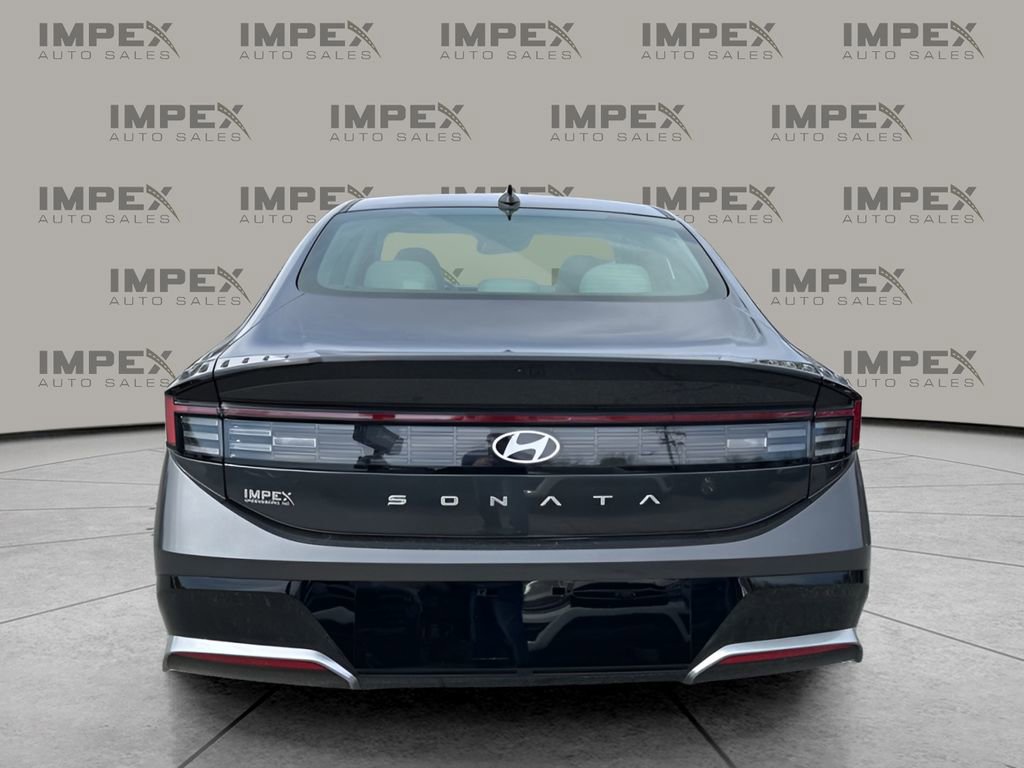 Used 2025 Hyundai Sonata SEL FWD image 4