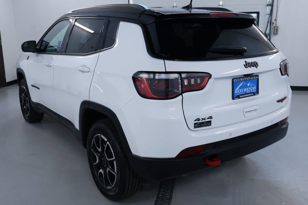 Used 2025 Jeep Compass Trailhawk AWD/4WD image 5