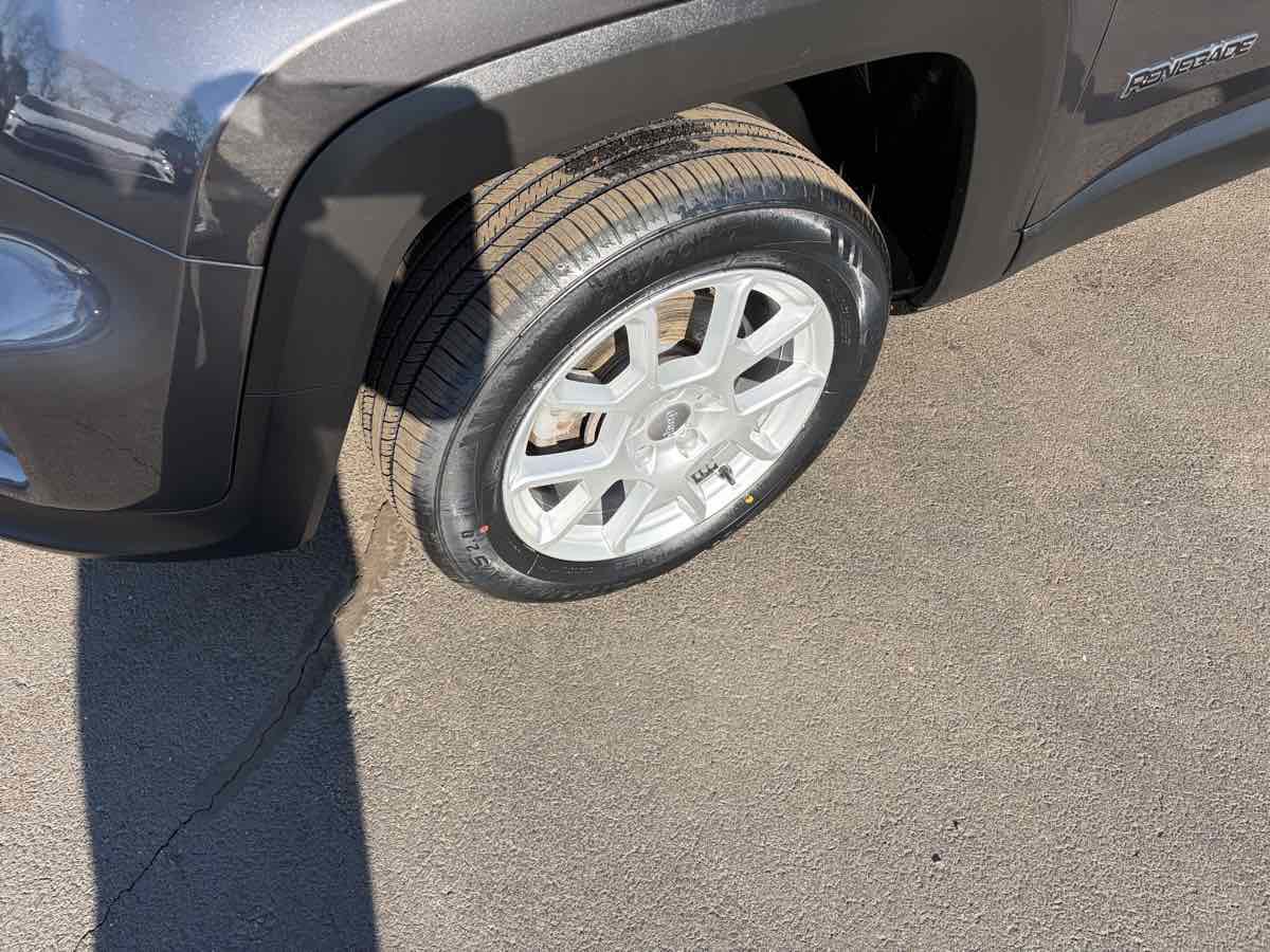 Used 2020 Jeep Renegade Latitude image 32