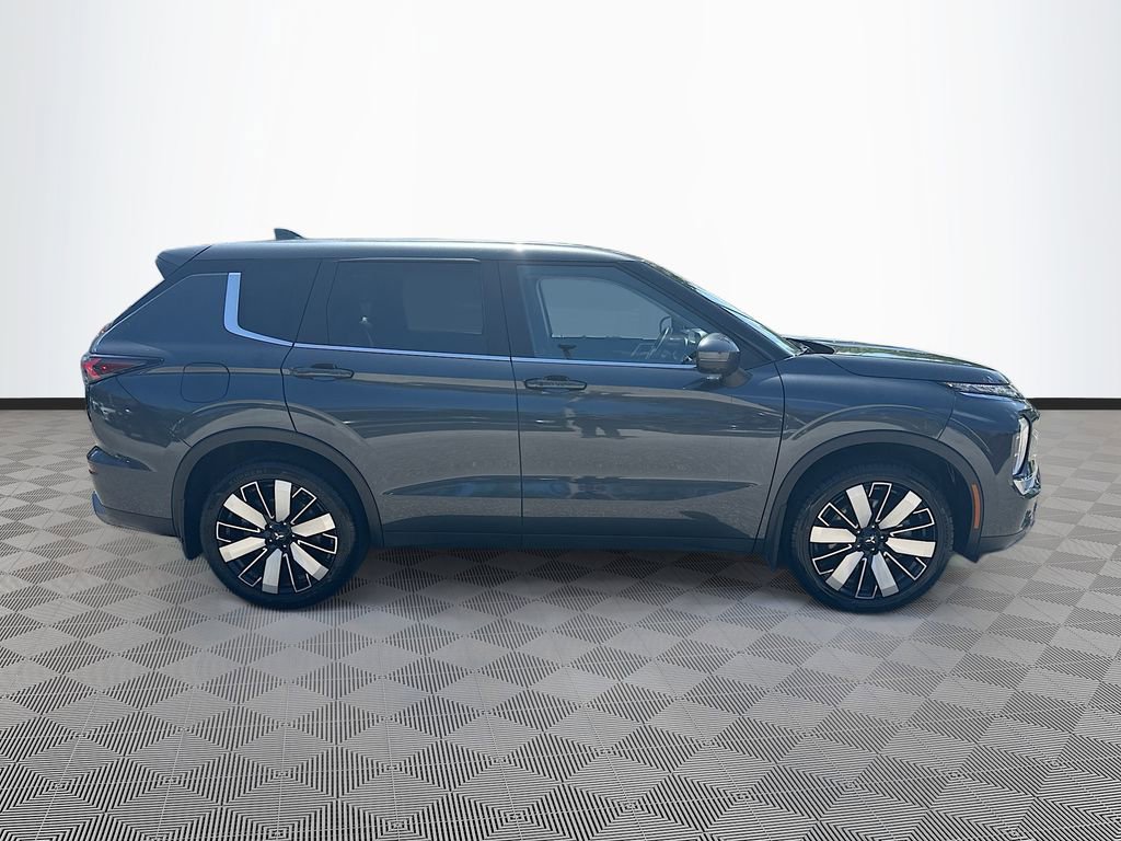 Used 2025 Mitsubishi Outlander SE FWD image 5