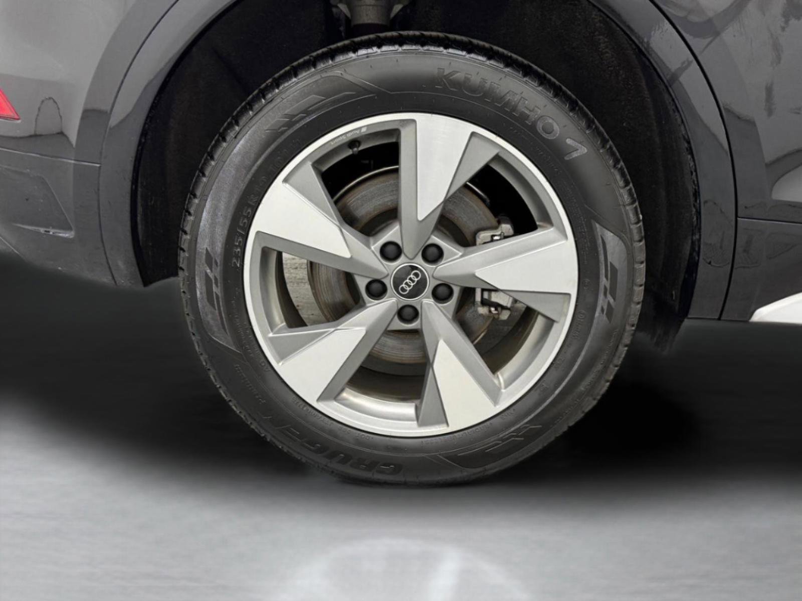 Used 2023 Audi Q5 2.0T Premium w/ Convenience Package image 7