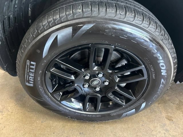 Used 2025 Land Rover Defender 110 S AWD/4WD image 9
