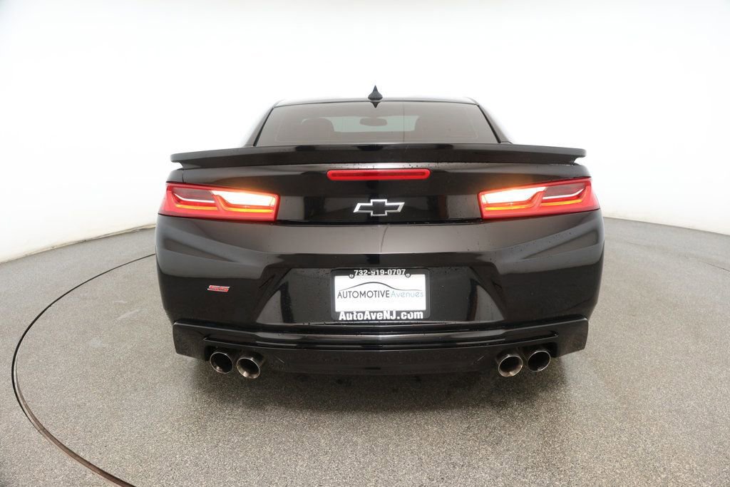 Used 2018 Chevrolet Camaro SS w/ LPO, Ground Effects Package image 5