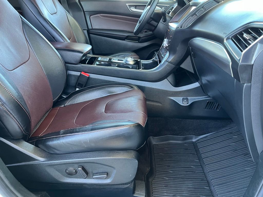 Used 2020 Ford Edge Titanium w/ Equipment Group 301A image 24