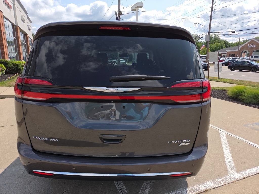 Certified 2023 Chrysler Pacifica Limited w/ Uconnect Theater Family Group AWD/4WD image 9