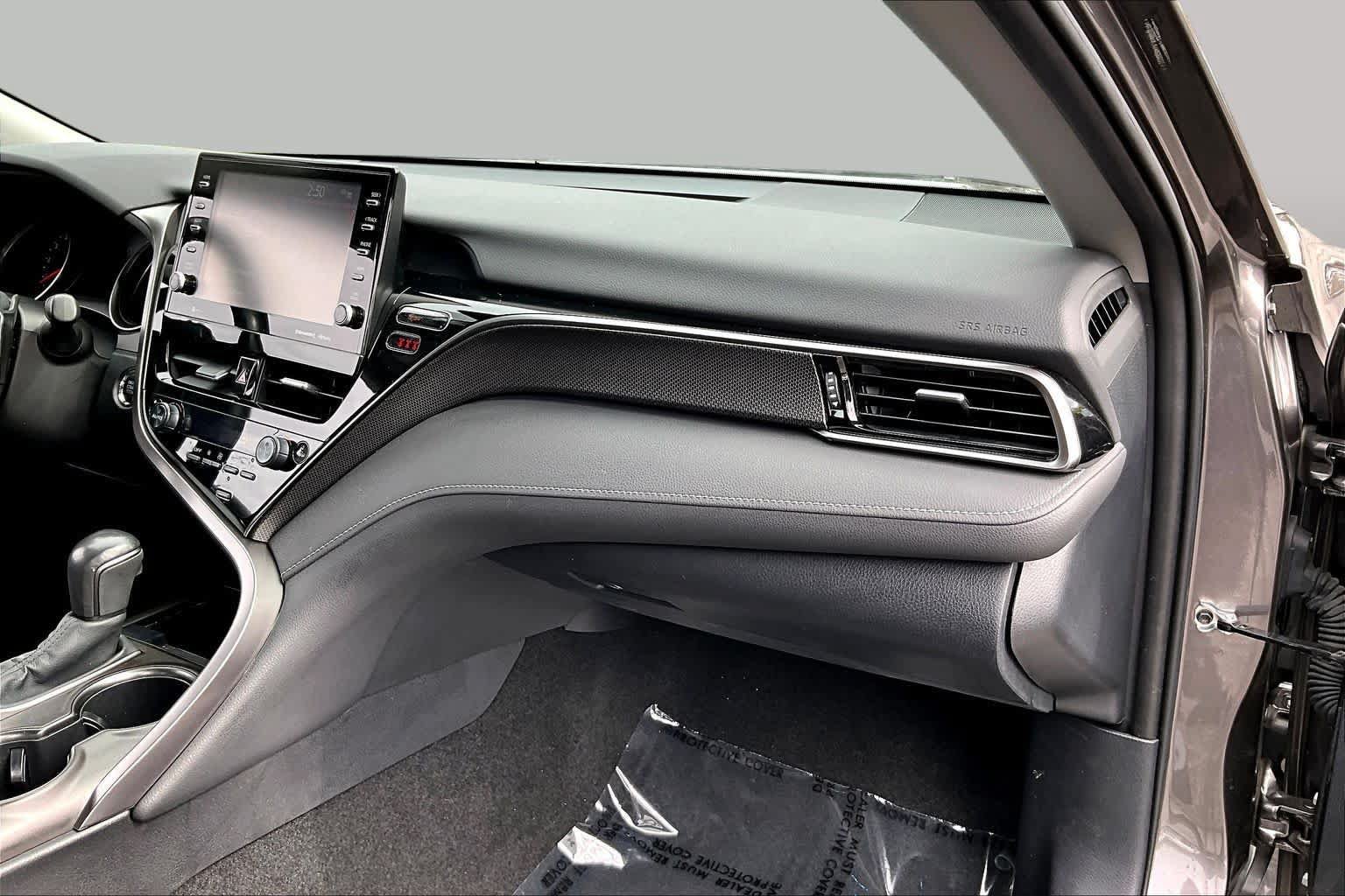 Used 2021 Toyota Camry XSE FWD image 19