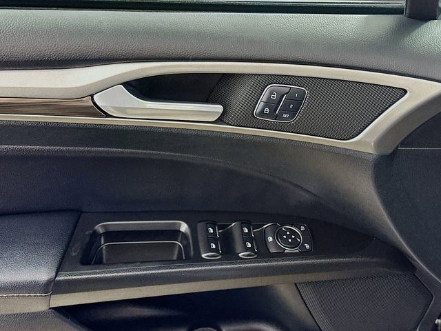 Used 2017 Ford Fusion SE w/ Equipment Group 202A image 22