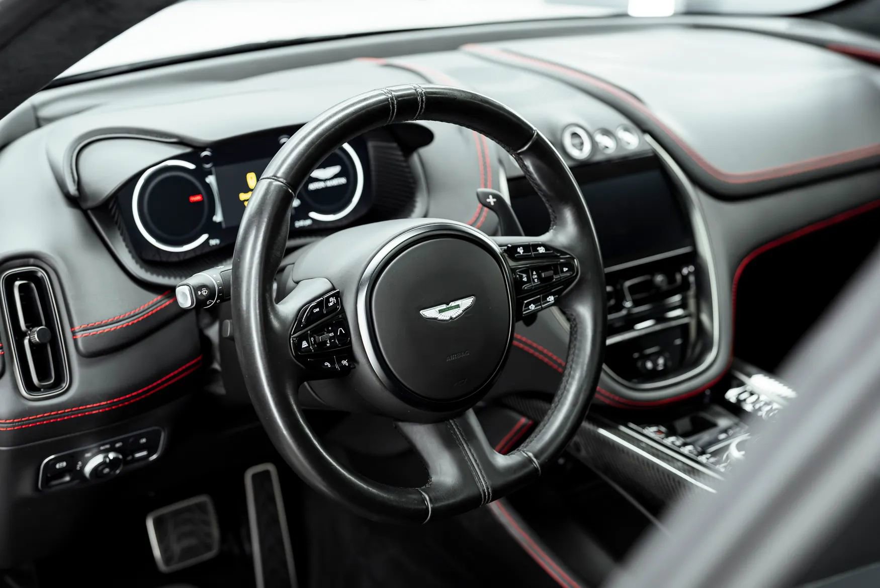 Used 2021 Aston Martin DBX AWD/4WD image 16