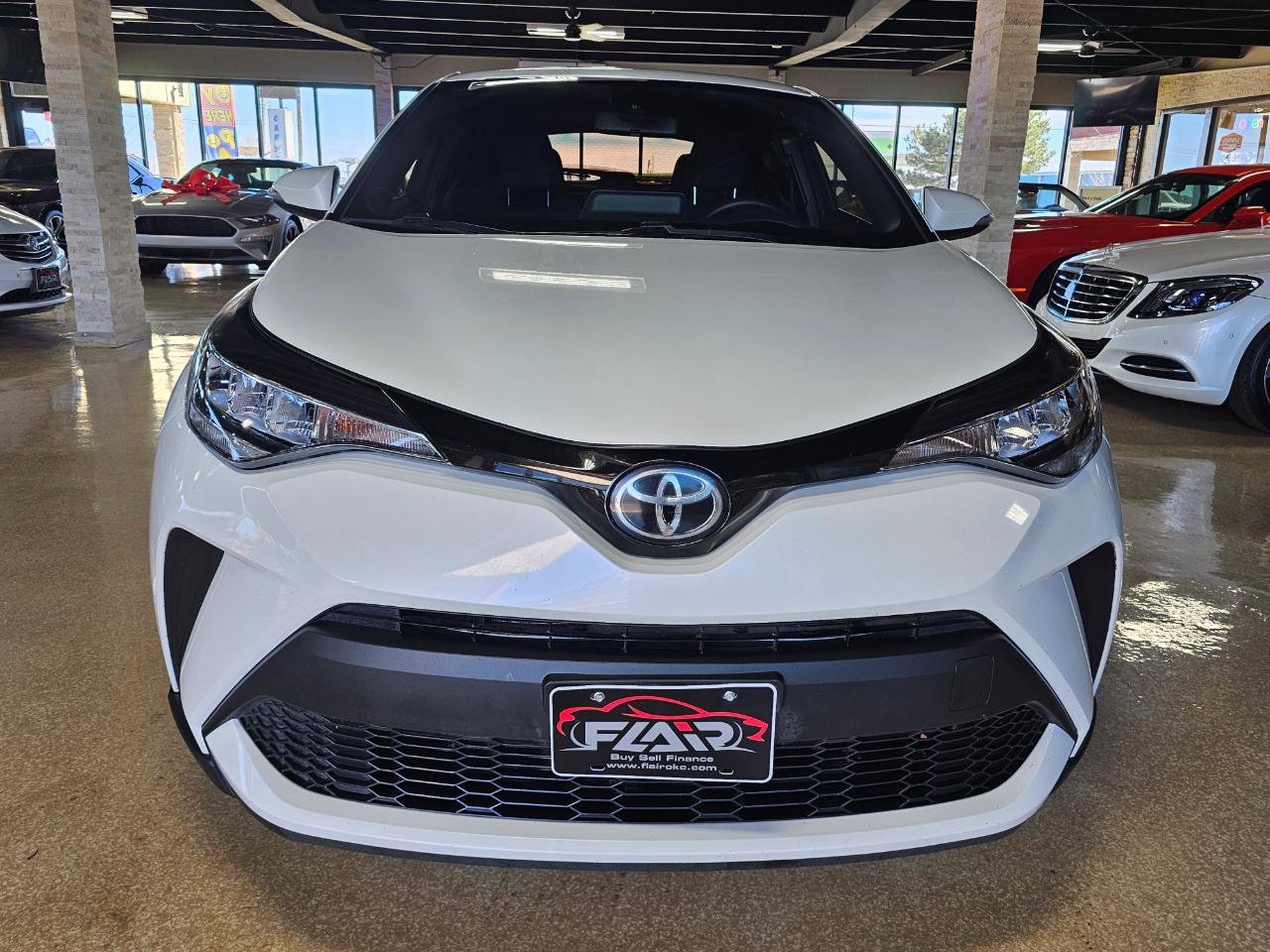 Used 2020 Toyota C-HR XLE image 2