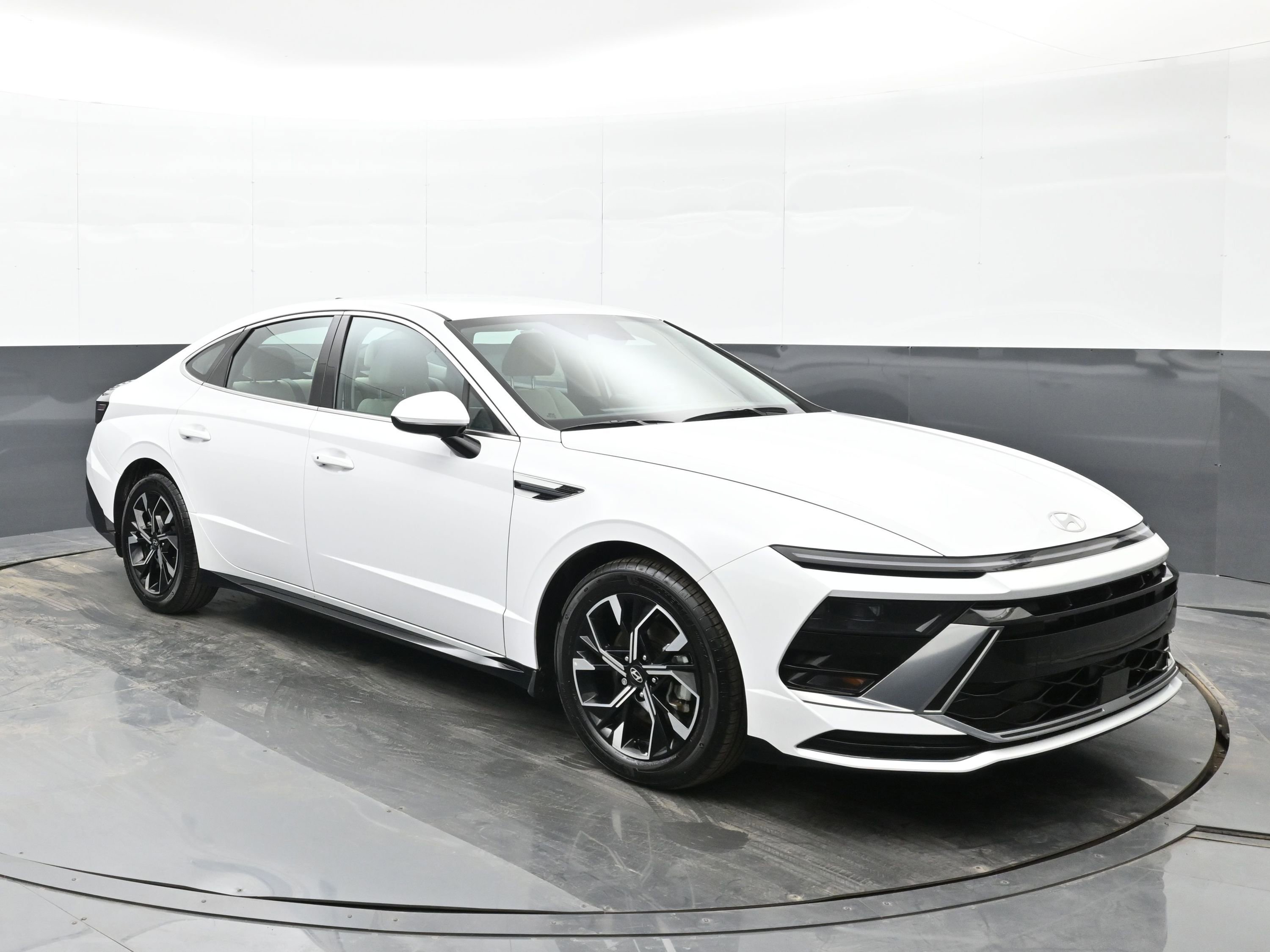 Certified 2025 Hyundai Sonata SEL image 2