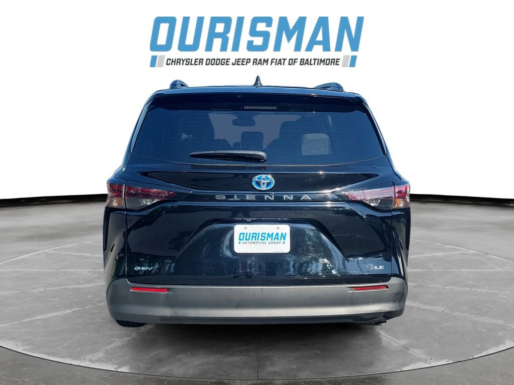 Used 2025 Toyota Sienna LE w/ LE Plus Package FWD image 5