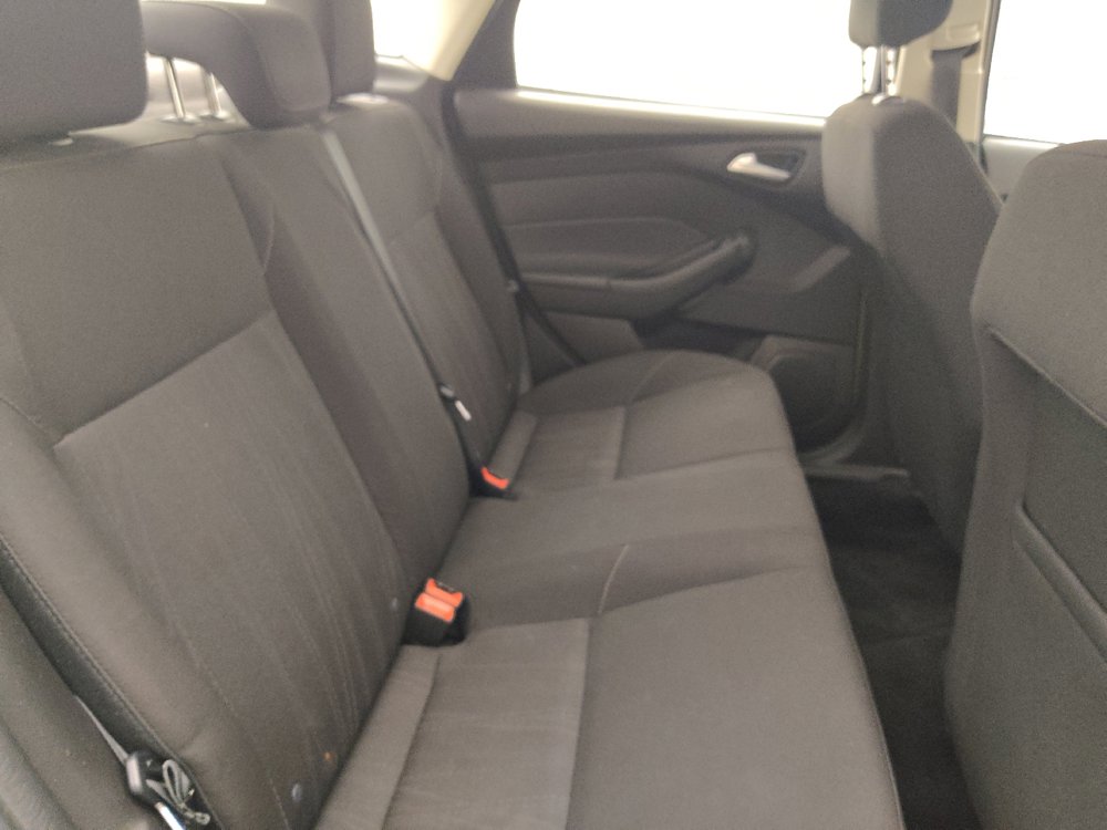 Used 2018 Ford Focus SE w/ Cold Weather Package FWD image 19