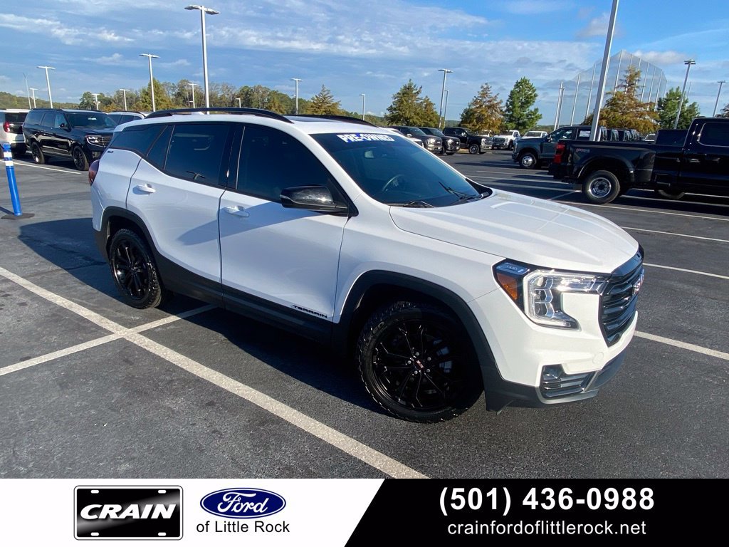 Used 2022 GMC Terrain SLT w/ Infotainment Package II FWD image 1