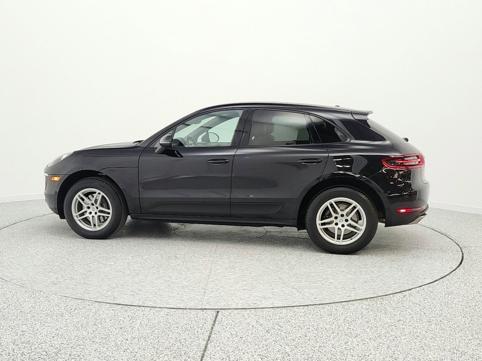 Used 2018 Porsche Macan AWD/4WD image 8