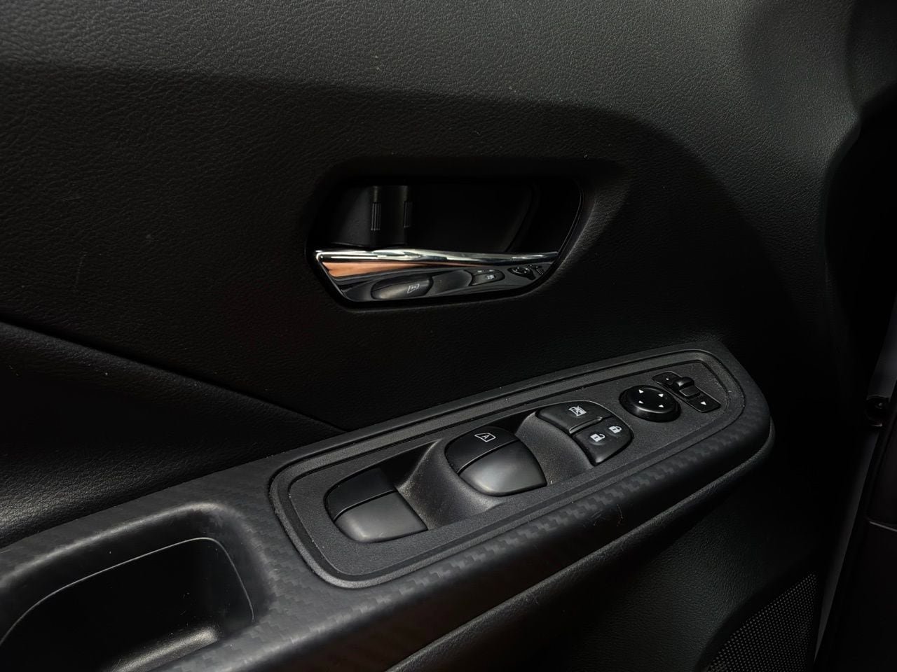 Used 2025 Nissan Versa SV FWD image 20