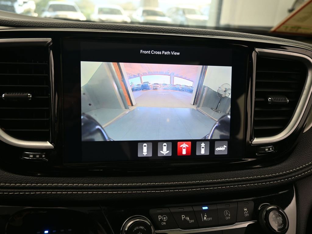 Used 2024 Chrysler Pacifica Limited w/ S Appearance Package image 25