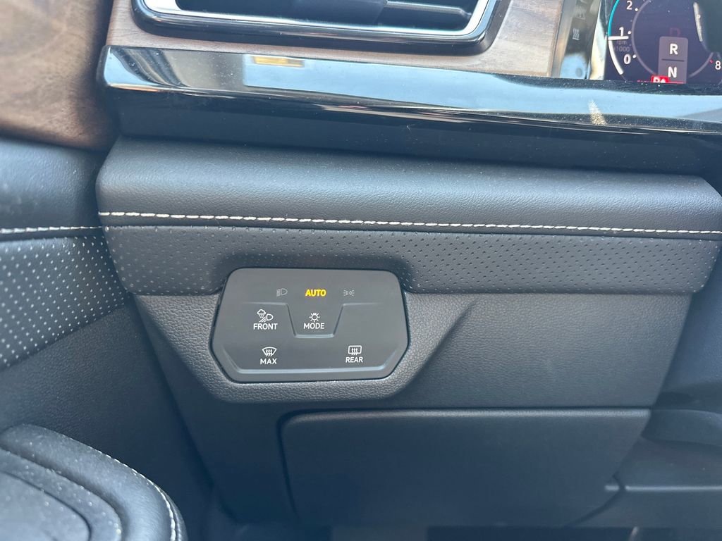 Used 2024 Volkswagen Atlas SE AWD/4WD image 18