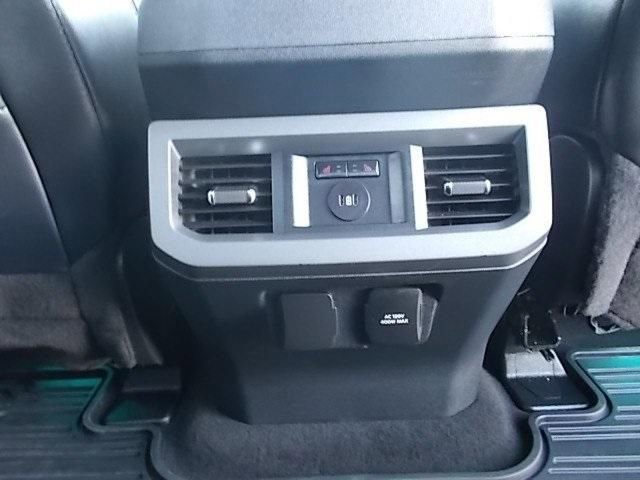Used 2024 Ford F350 Lariat image 15